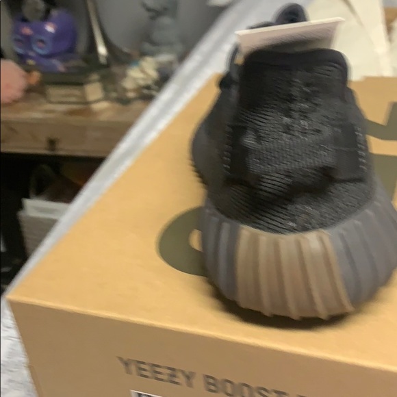 YEEZY BOOST 350 V2 Cinder - Picture 9 of 12